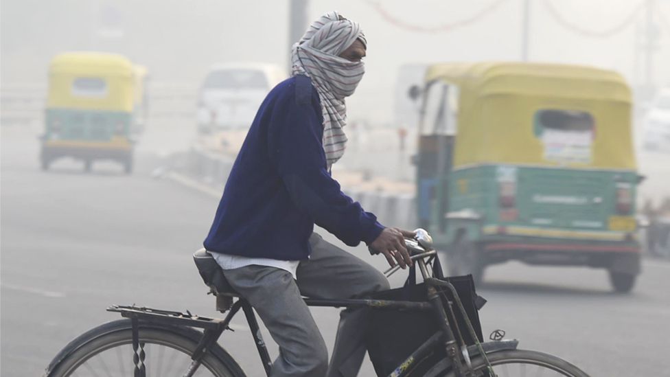 Toxic smog chokes Pakistan and shuts cities 